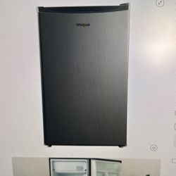 Whirlpool 4.3 Cu Ft Mini Refrigerator
