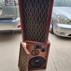 Classic Pioneer House Speakers