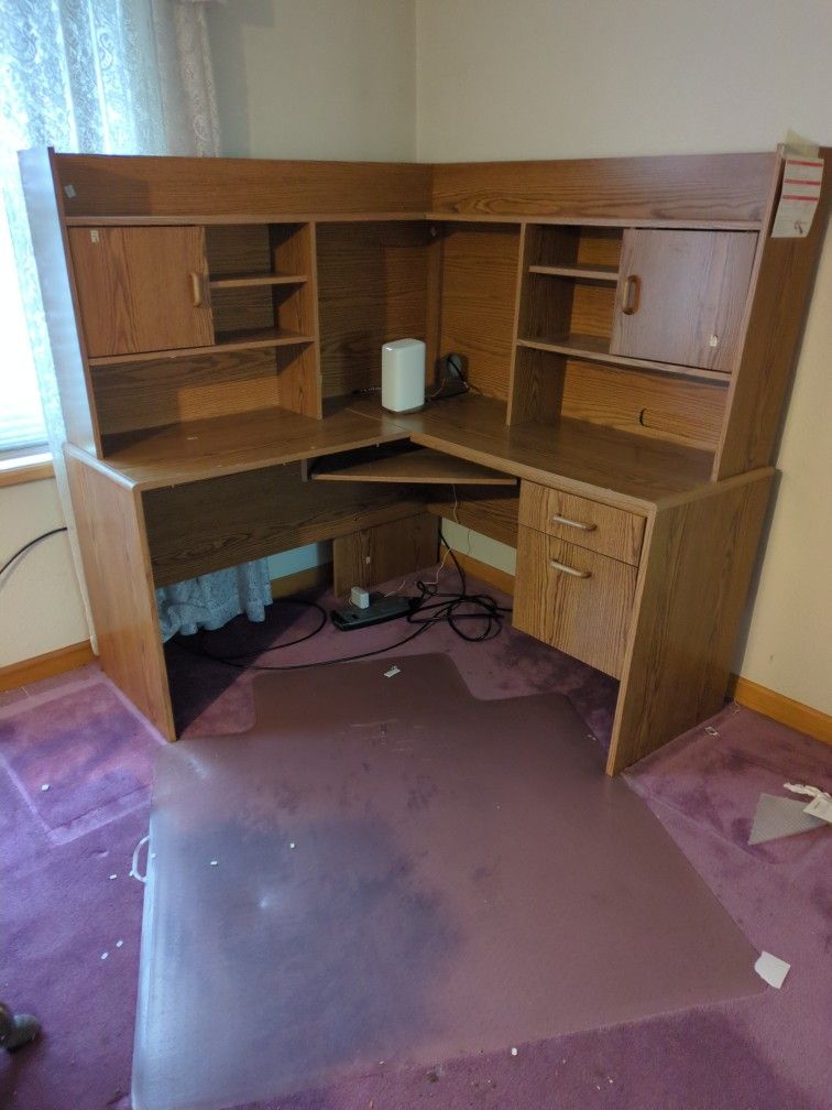 Large Corner Computer Desk.