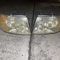 2006 Ford Expedition Headlights