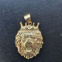 14K Yellow Gold Diamond Cut Lion & Crown Pendant 
