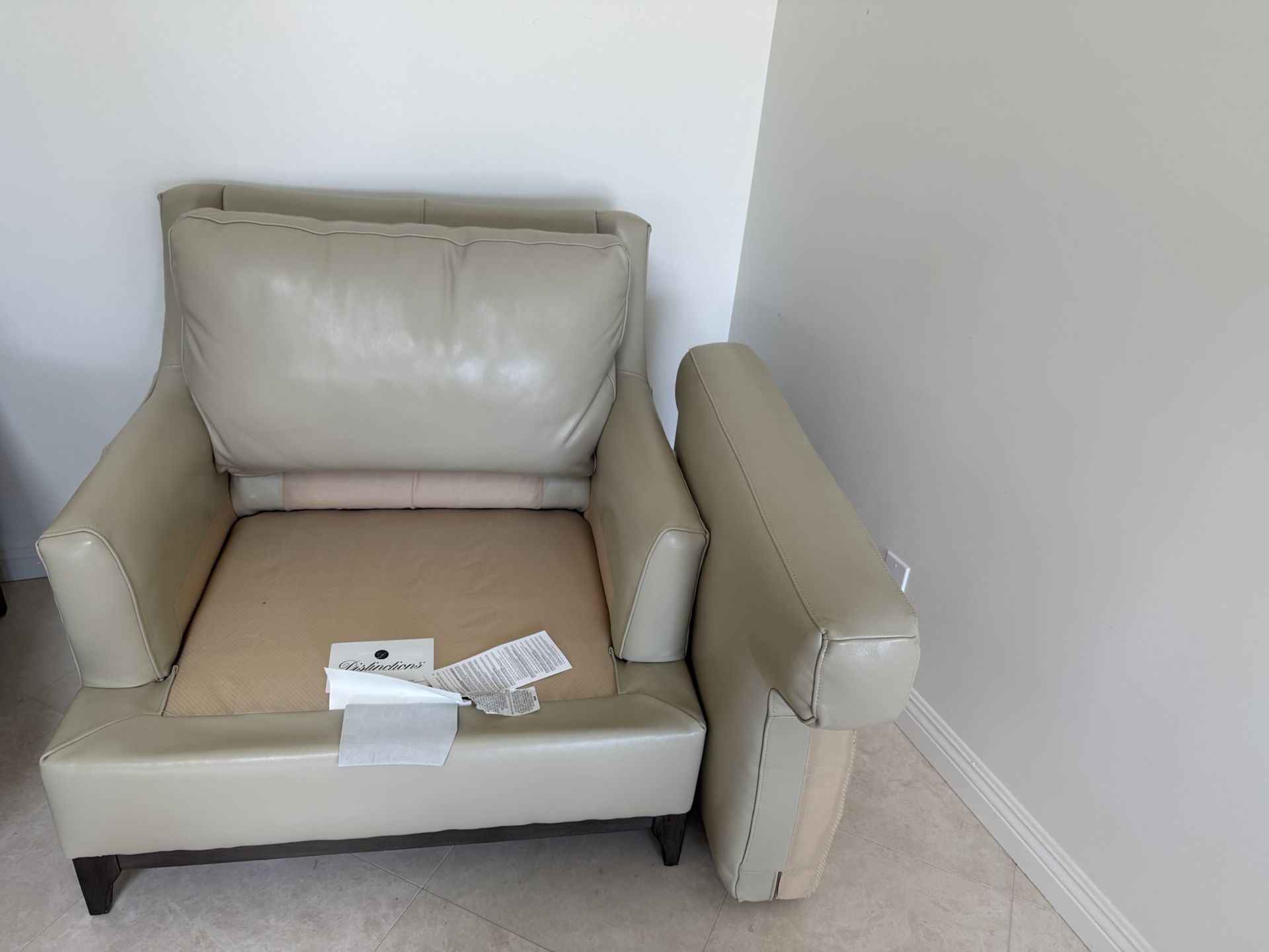 Macys Like New Sofa Love Seat Chair Set