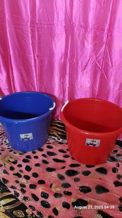 2 Big Tubs Both For 15$
