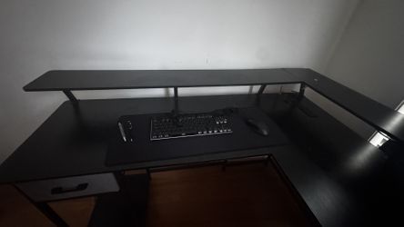 L Shaped Desk 