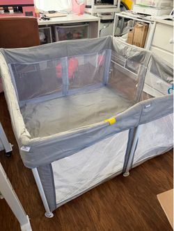 Kids play pen