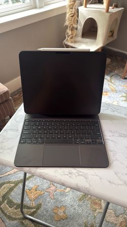 iPad Pro M4 with Magic Keyboard and pro pencil