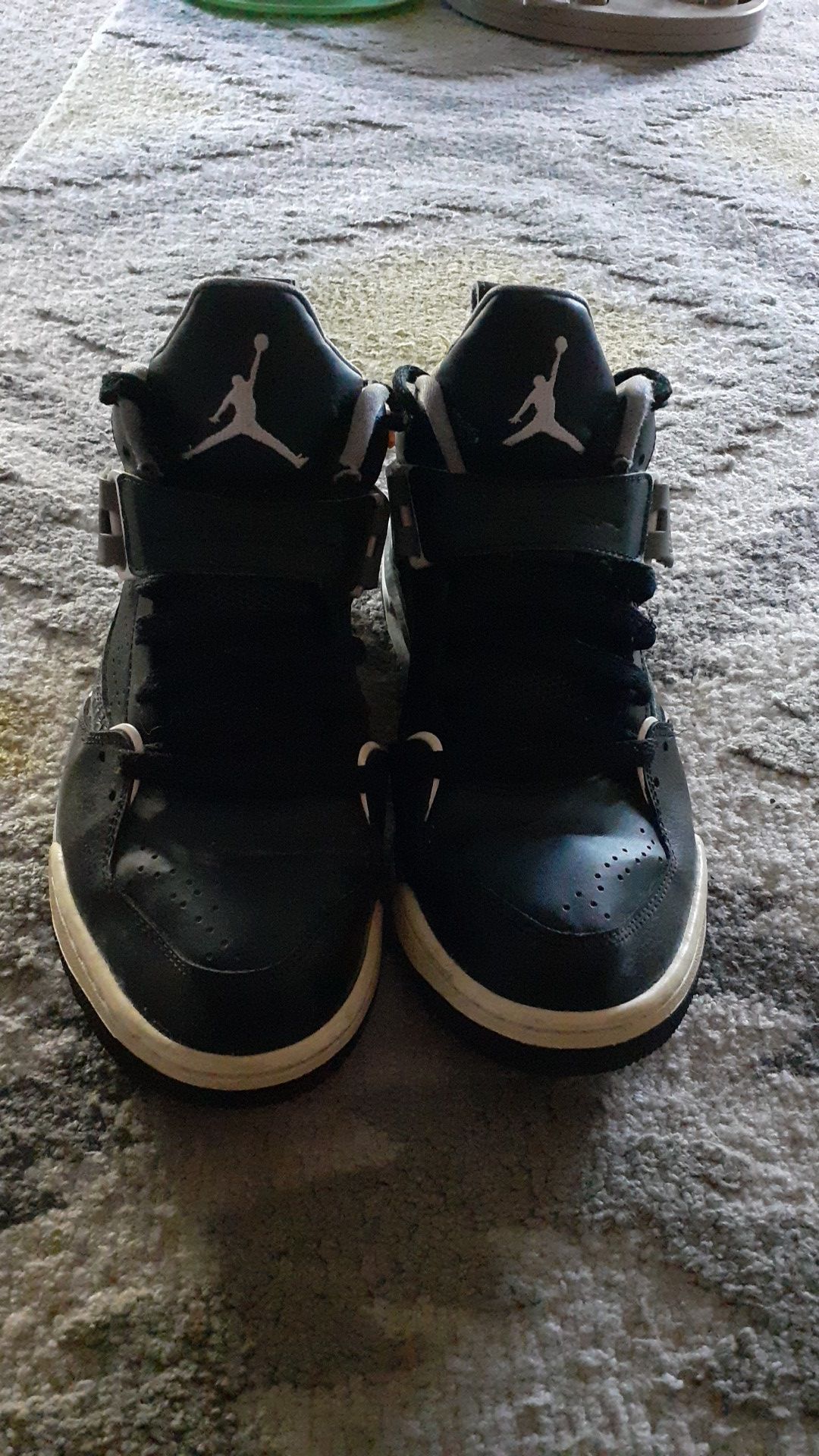 Men's Jordans size 9.5