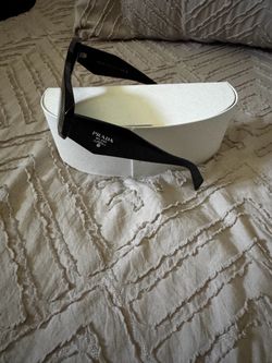 Prada sunglasses like new