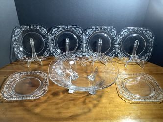 VINTAGE FOSTORIA “MANOR CLEAR” PATTERN ETCHED 4 TOED SERVING BOWL AND 6 SALAD / SIDE PLATES BLOWN GLASS