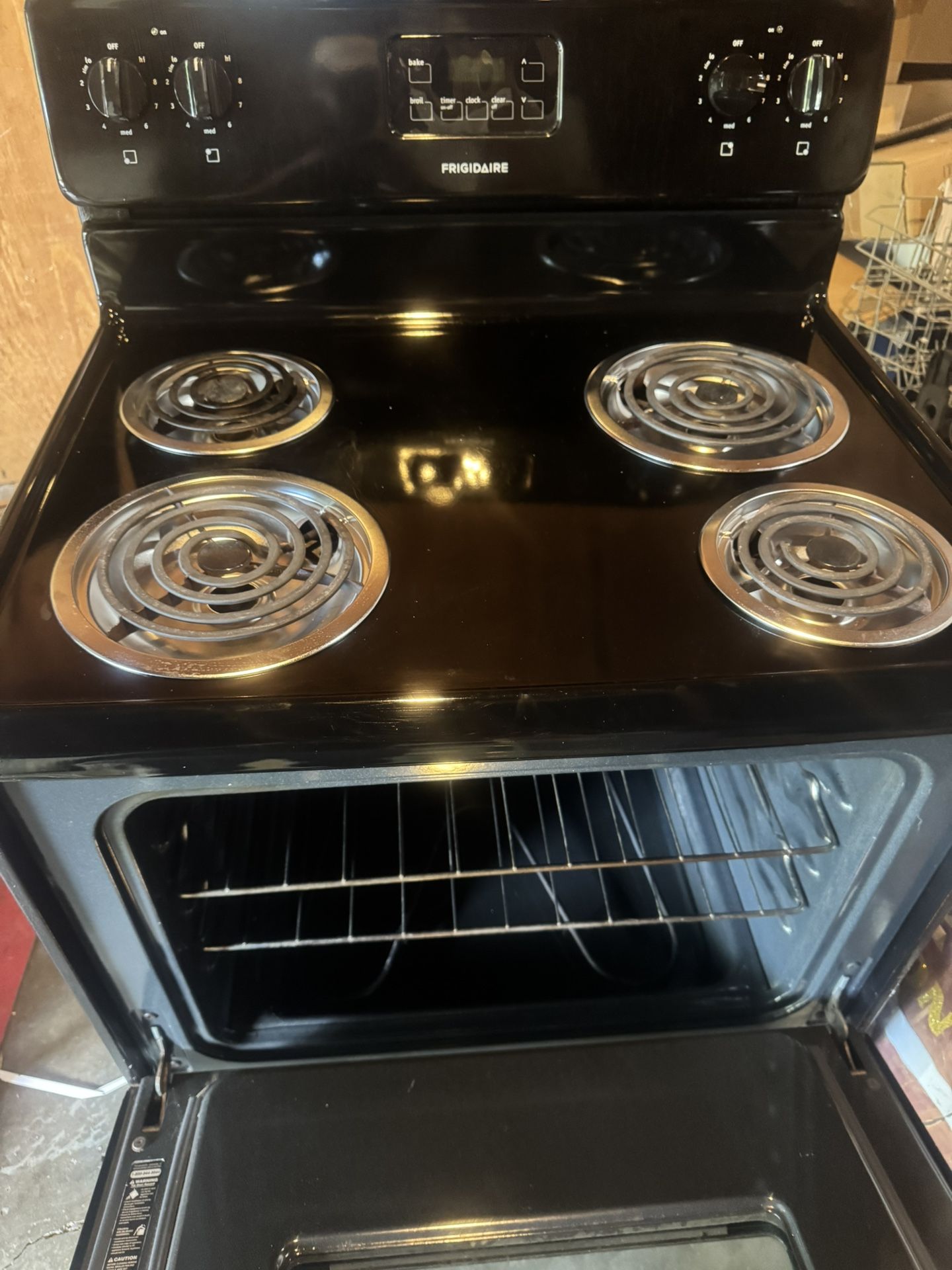 Stove (Frigidaire) 