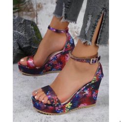 Wedge Sandals (SIZE 6.5)