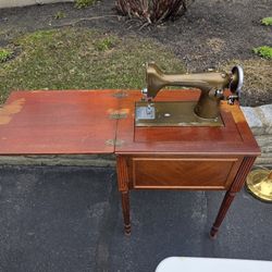 Vintage Sewing With Cabinet 