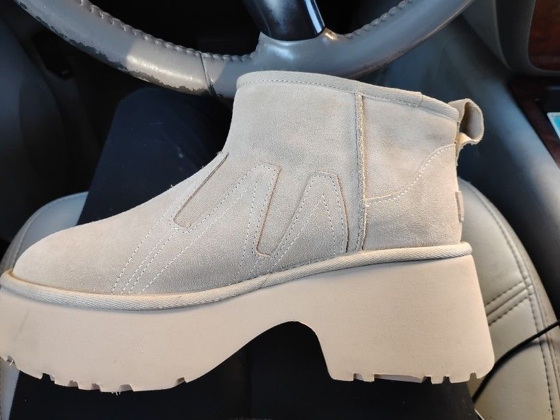 Brand New Ugh Boots Never Been Worn Size 10 In Women