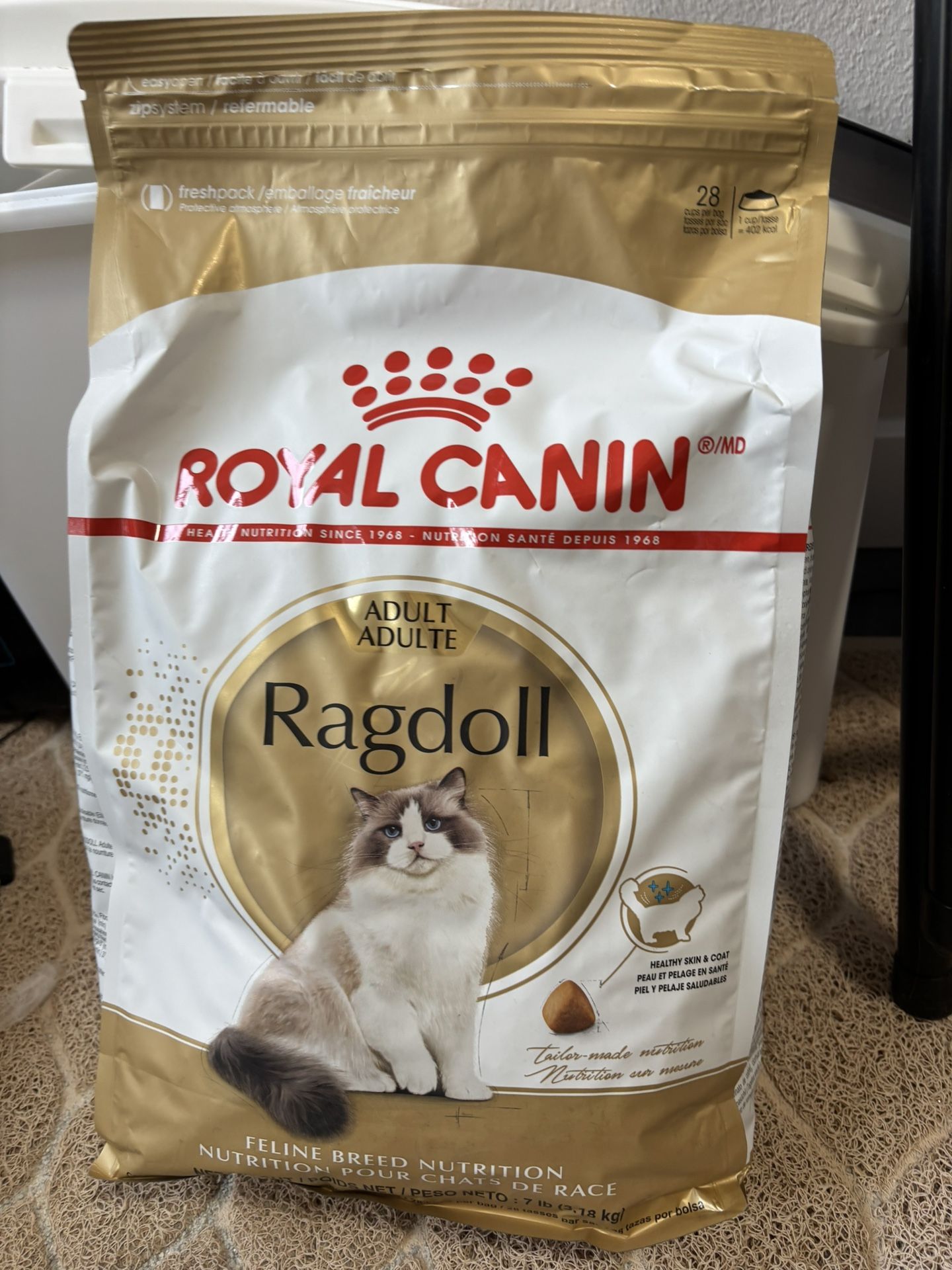 Unopened cat food Royal Canin ragdoll 7lb