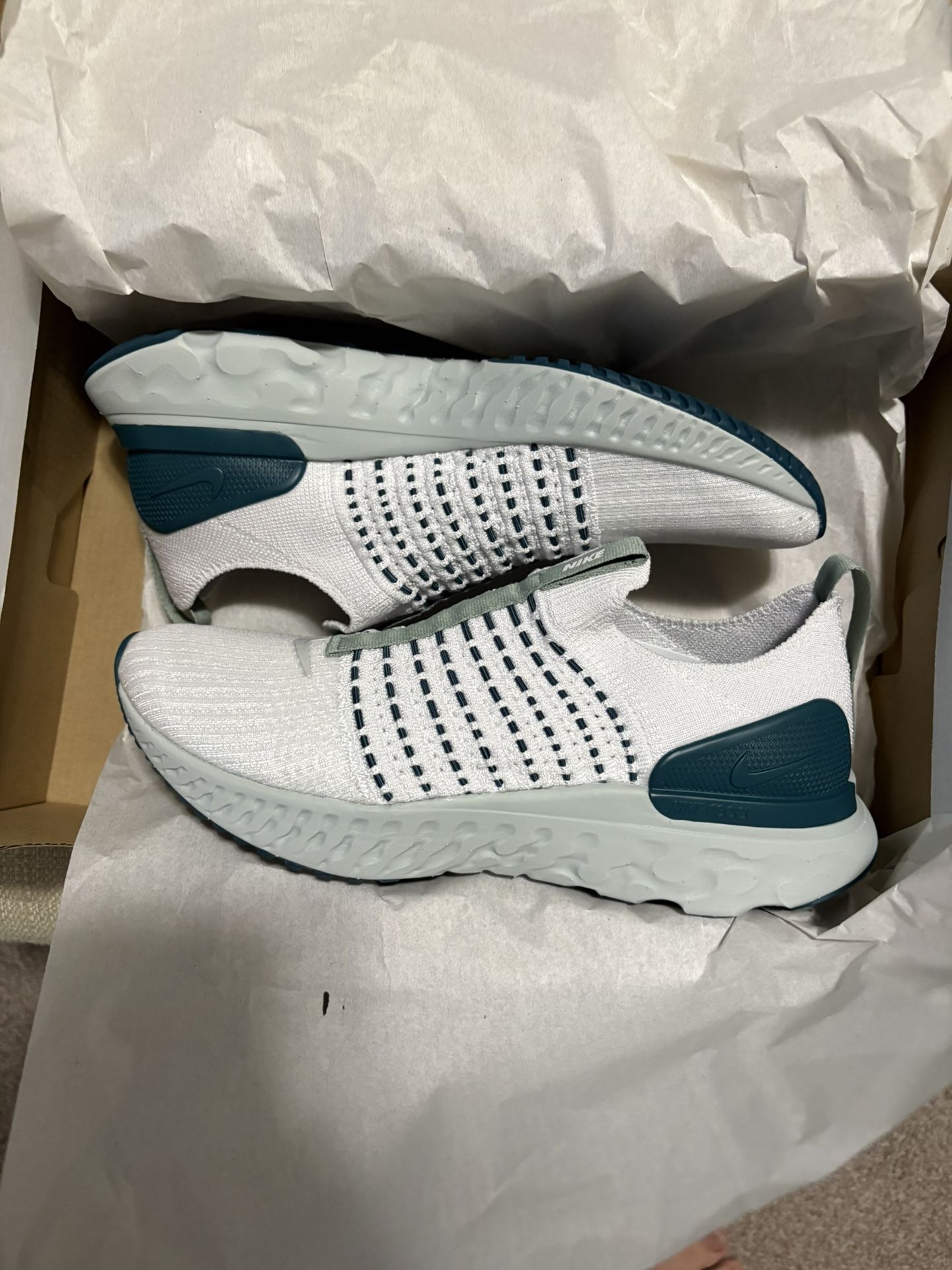 W NIKE REACT PHANTOM RUN FK 2