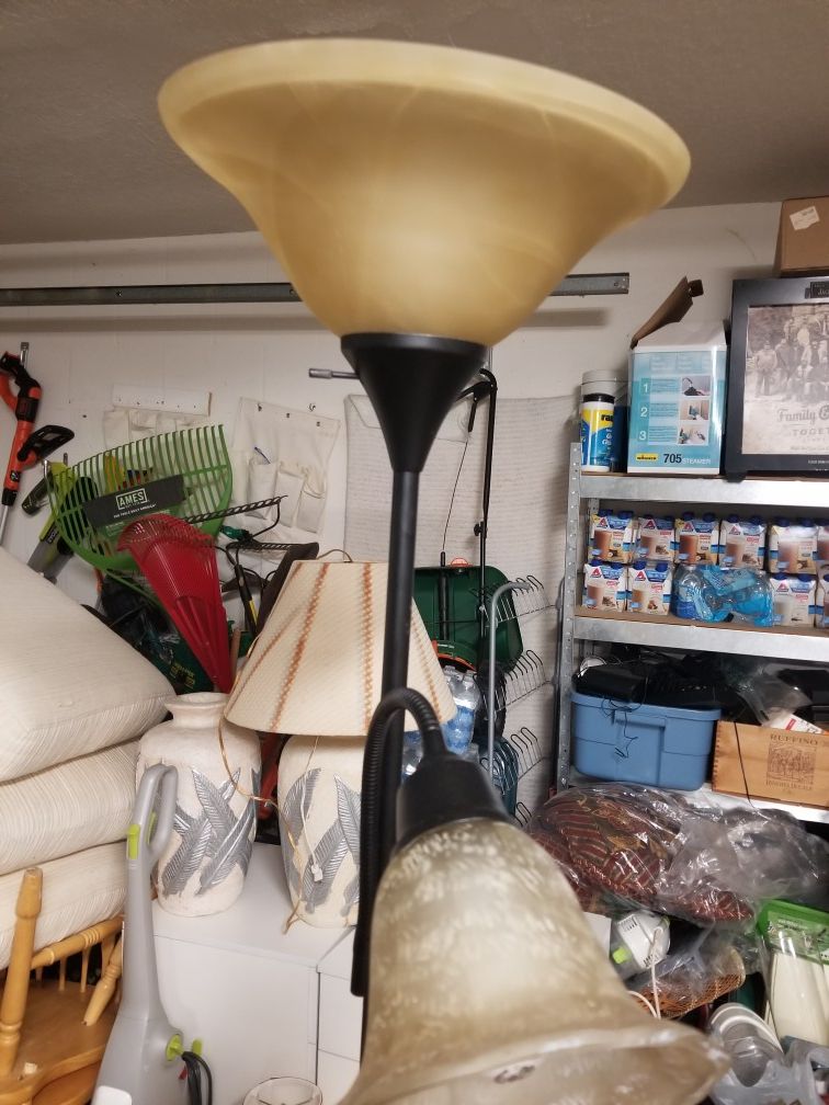 Floor lamp heavy, in excellent condition