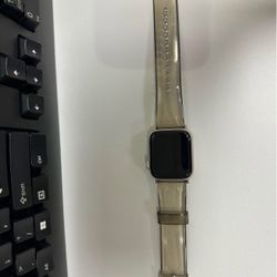 apple watch se 2nd gen 40mm (Starlight Aluminum)