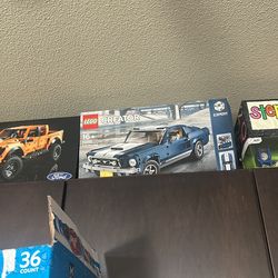 Blue mustang Lego set