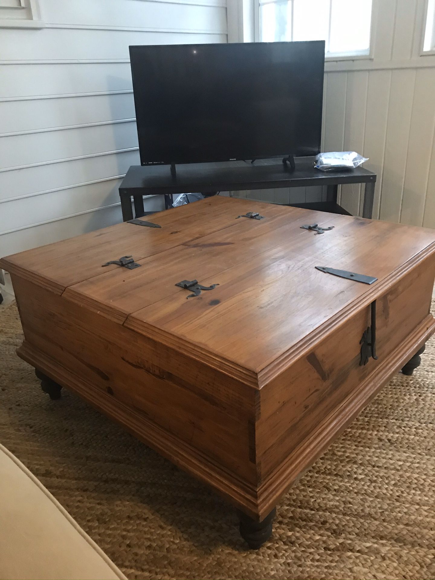 Beautiful Solid Wood Coffee Table With Double Storage!