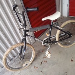 Vintage 1980's Huffy Warp Factor 5 BMX Bicycle
