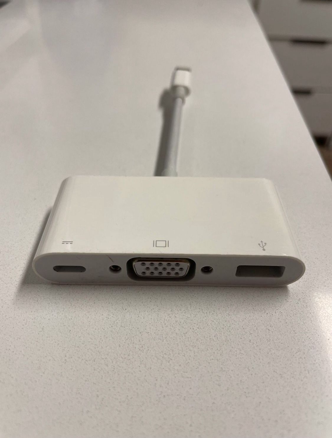 Genuine Apple Adapter Type C To VGA