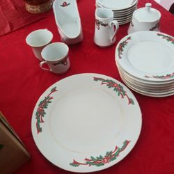 Complete Set Of Christmas Plate Wear.