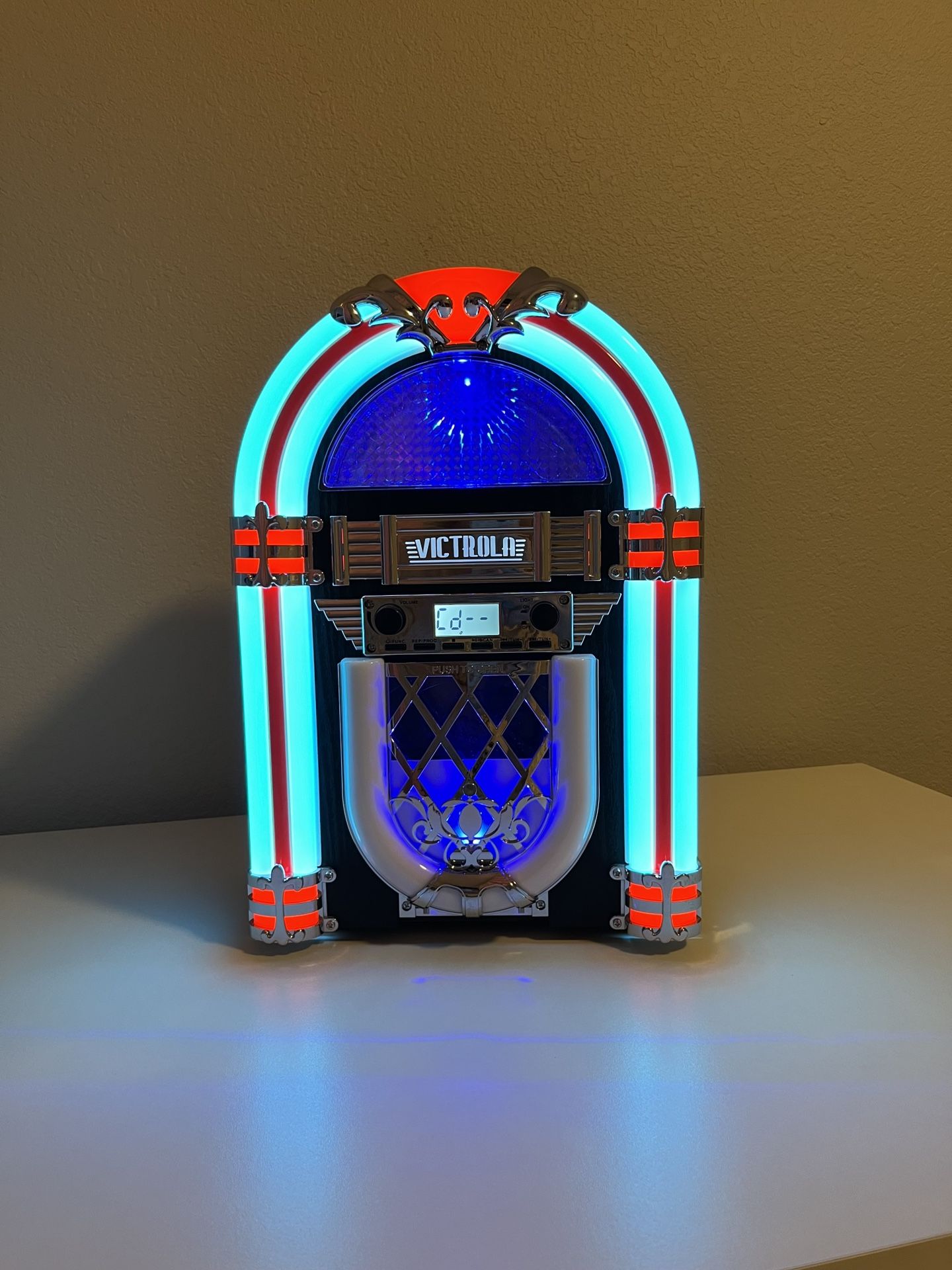 Victrola Jukebox Bluetooth Speaker - CD Player - Radio