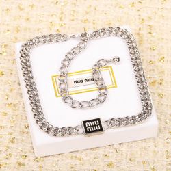 A classic women's necklace