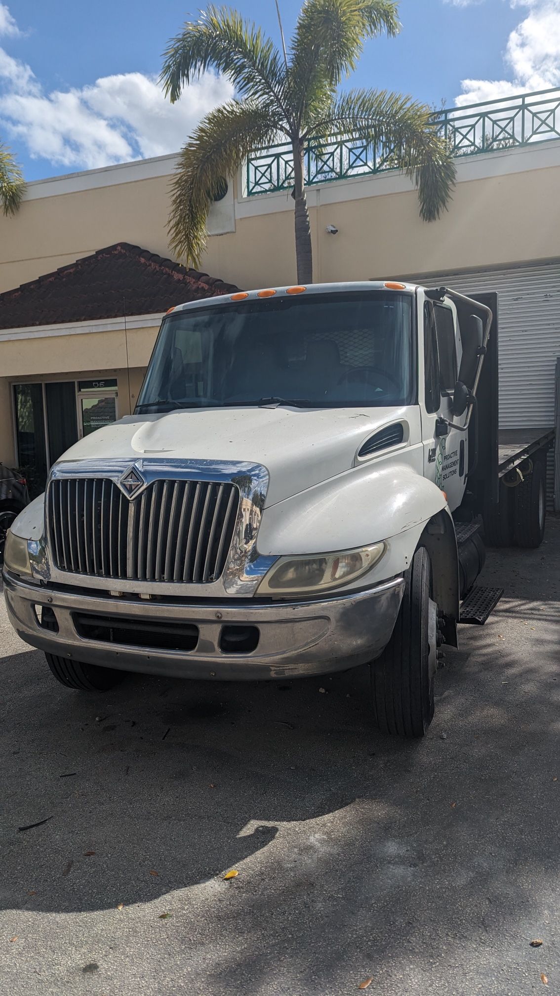 Work Truck 2003 International 4200 VT365 18’ Flatbed (Diesel)