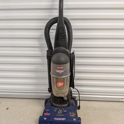 Bissell Vacuum Cleaner – Works Great