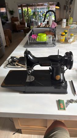 Singer featherweight.