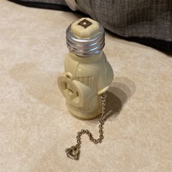 Leviton 2 Outlet Socket W/ Pull Chain