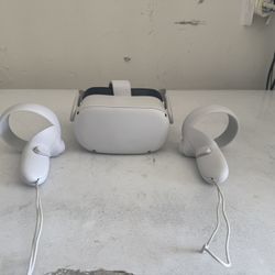 Oculus Quest 2 Headset And Controllers 