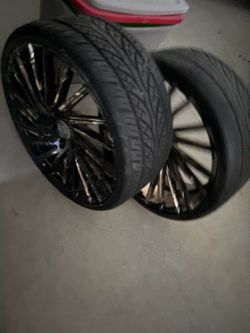 Lexani 22” inch rims all 4 fits gm and Chevy