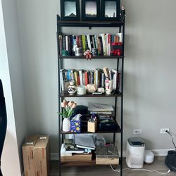 Ladder bookshelf