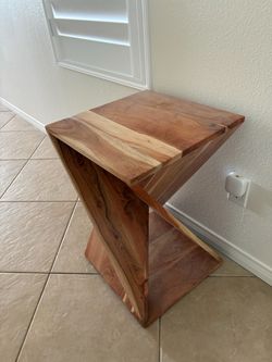 Accent table
