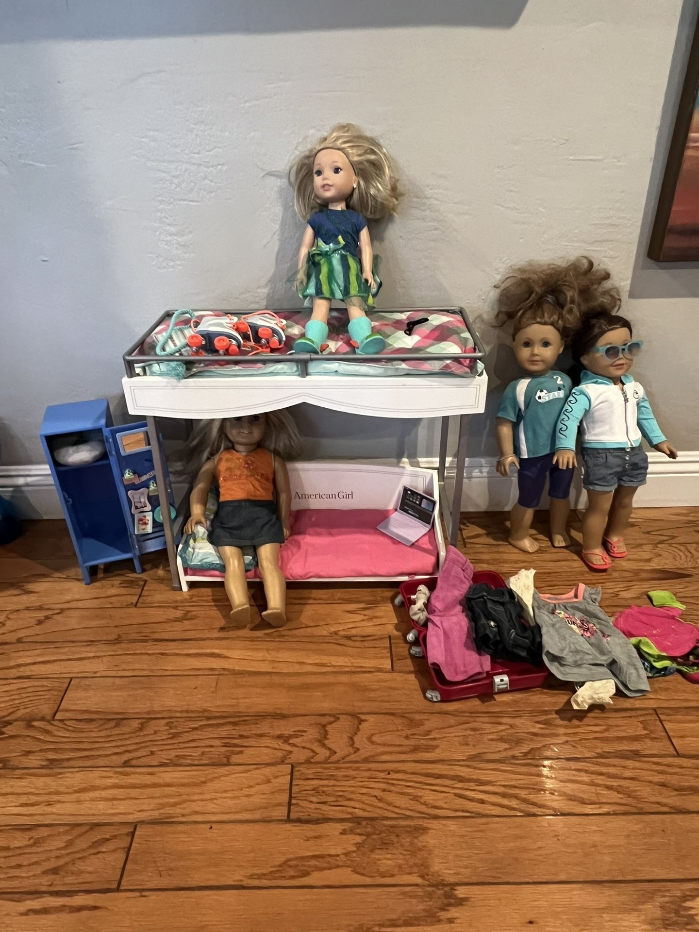 4 American Girl Dolls With Bunkbed, Locker And Suitcase