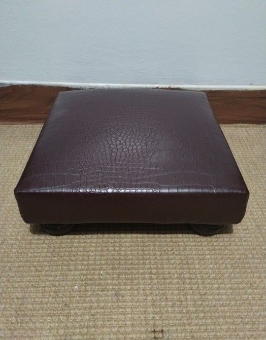 BED. STEP STOOL 12"×12"×4" H