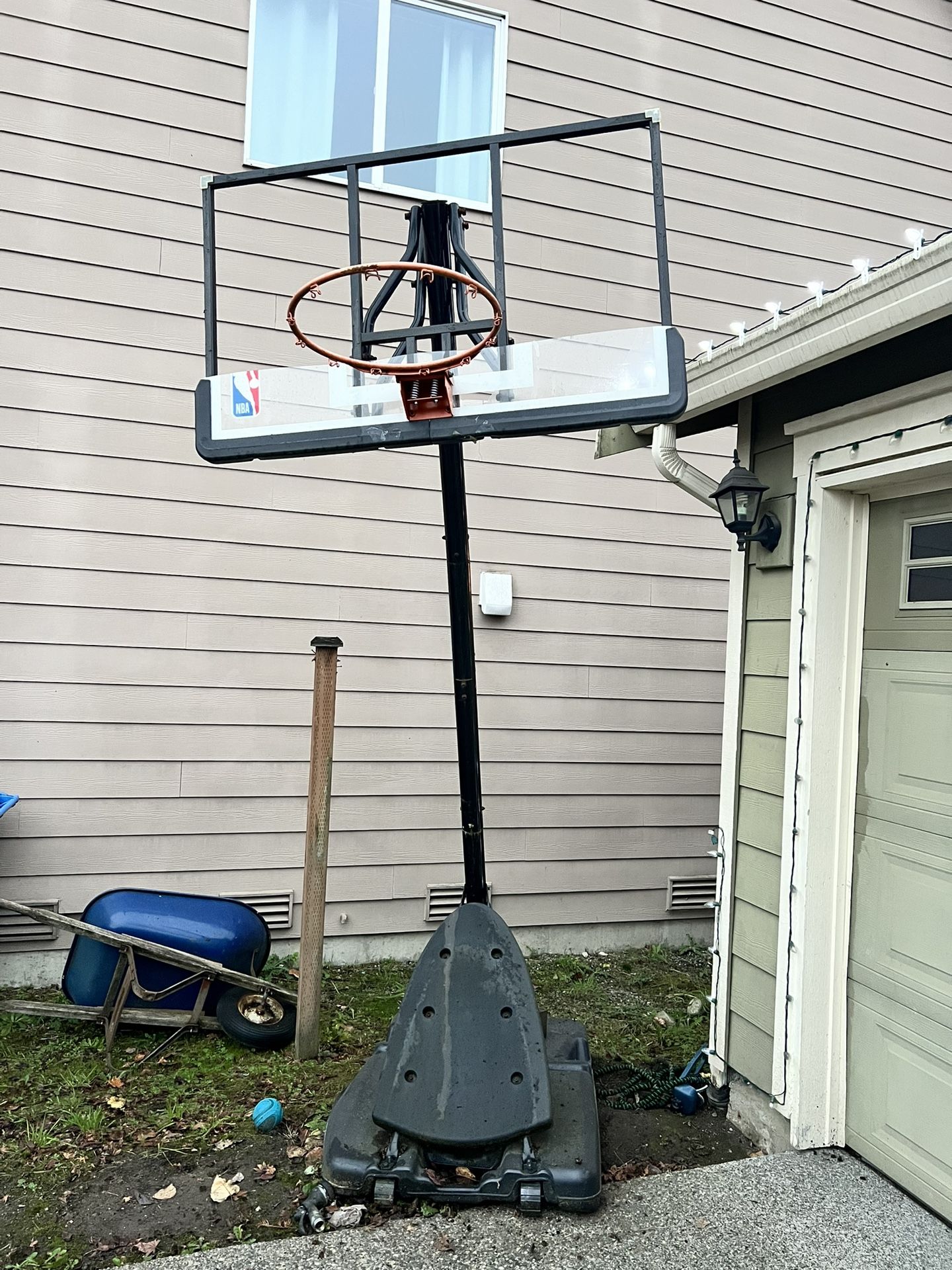 Free - Basketball Hoop