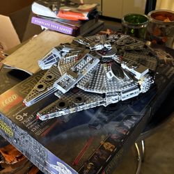millenium falcon set 75257