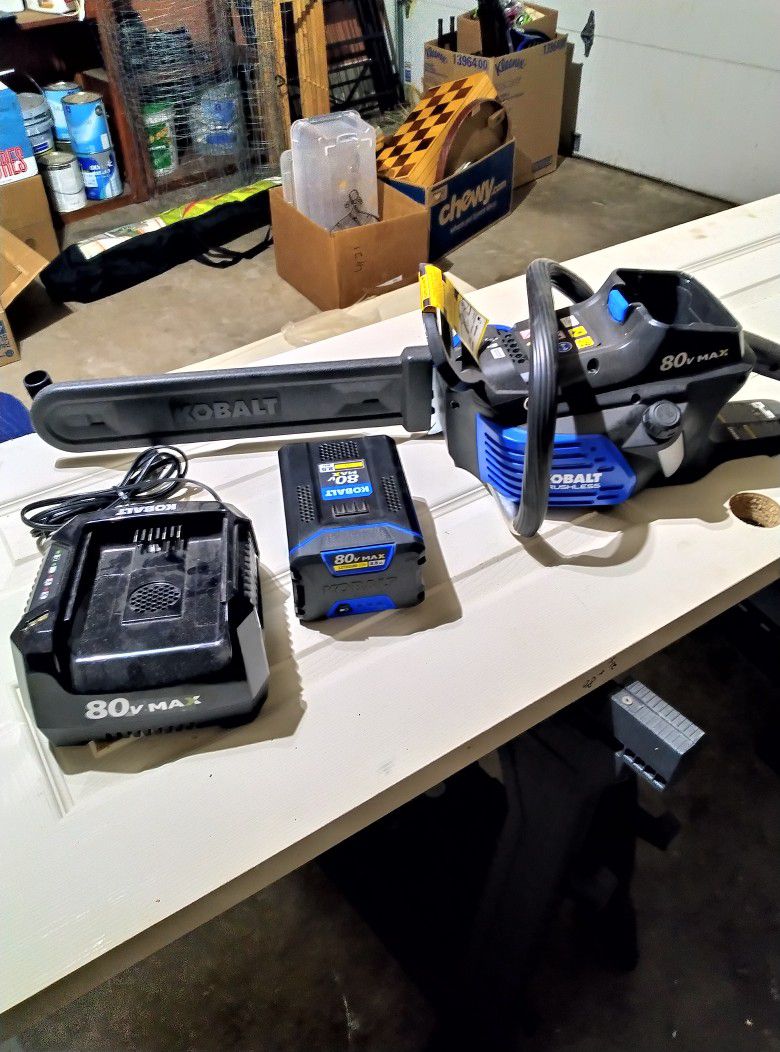 Kobalt 80-Volt Max 18-in Brushless Cordless Electric Chainsaw 2.5 Ah  (Battery & Charger Included