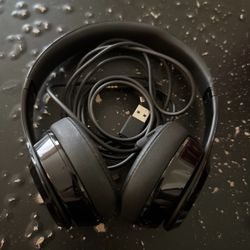 *Parts* Beats Solo 3 Wireless Headphones *DOESNT CONNECT*