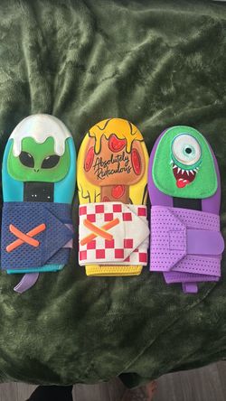 Aria sliding mitts for baseball