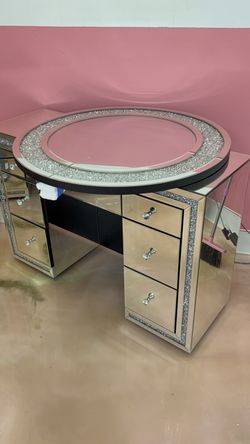Makeup vanity