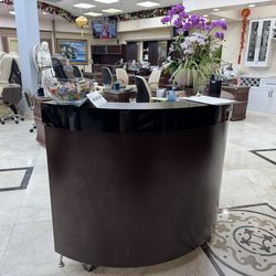 Nail Receptionist Desk 2