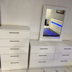 Dresser Whit Mirror And Chest - Cómoda Con Espejo Y Gavetero 