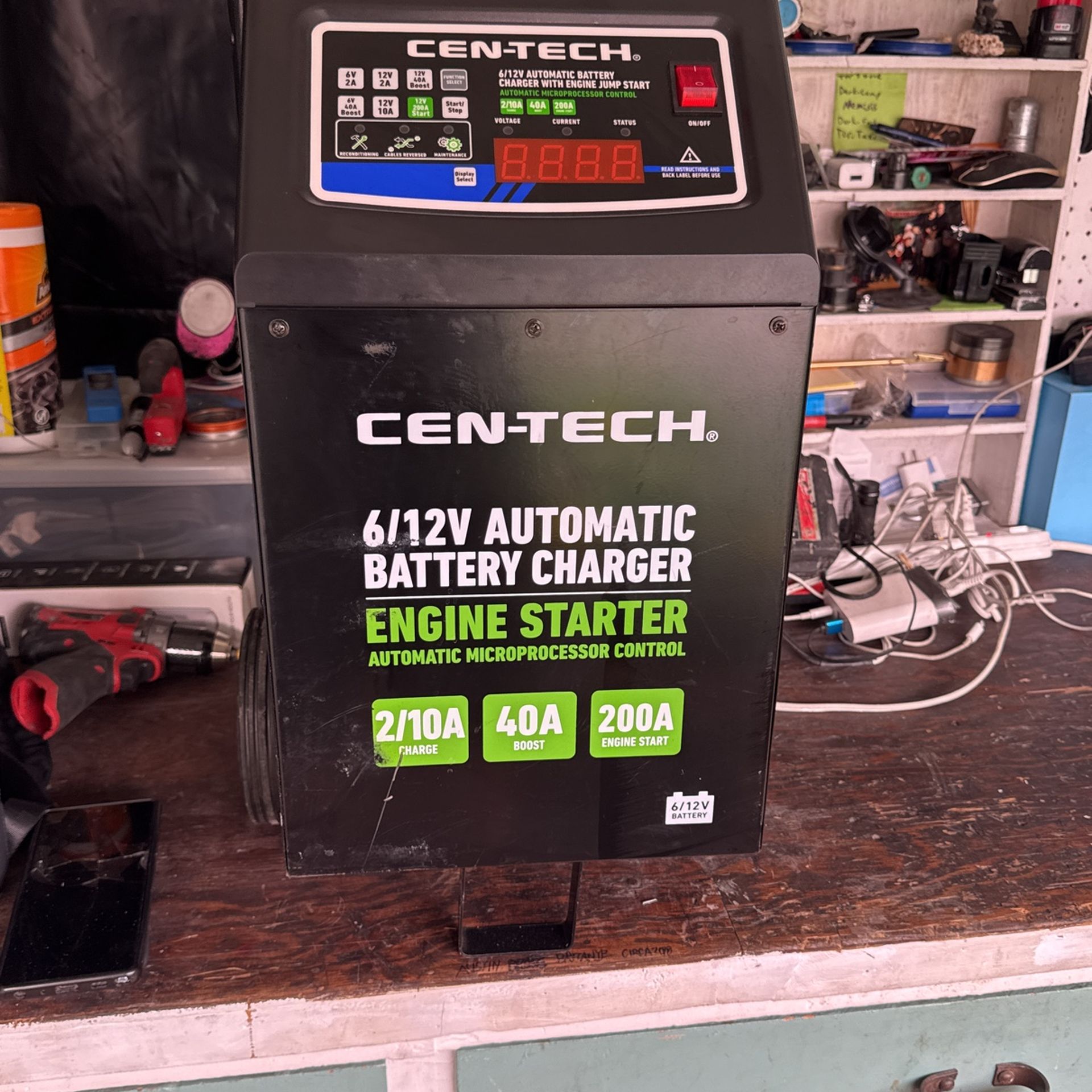 Cen-Tech Automatic Battery Charger With Engine Jump Start 6/12v