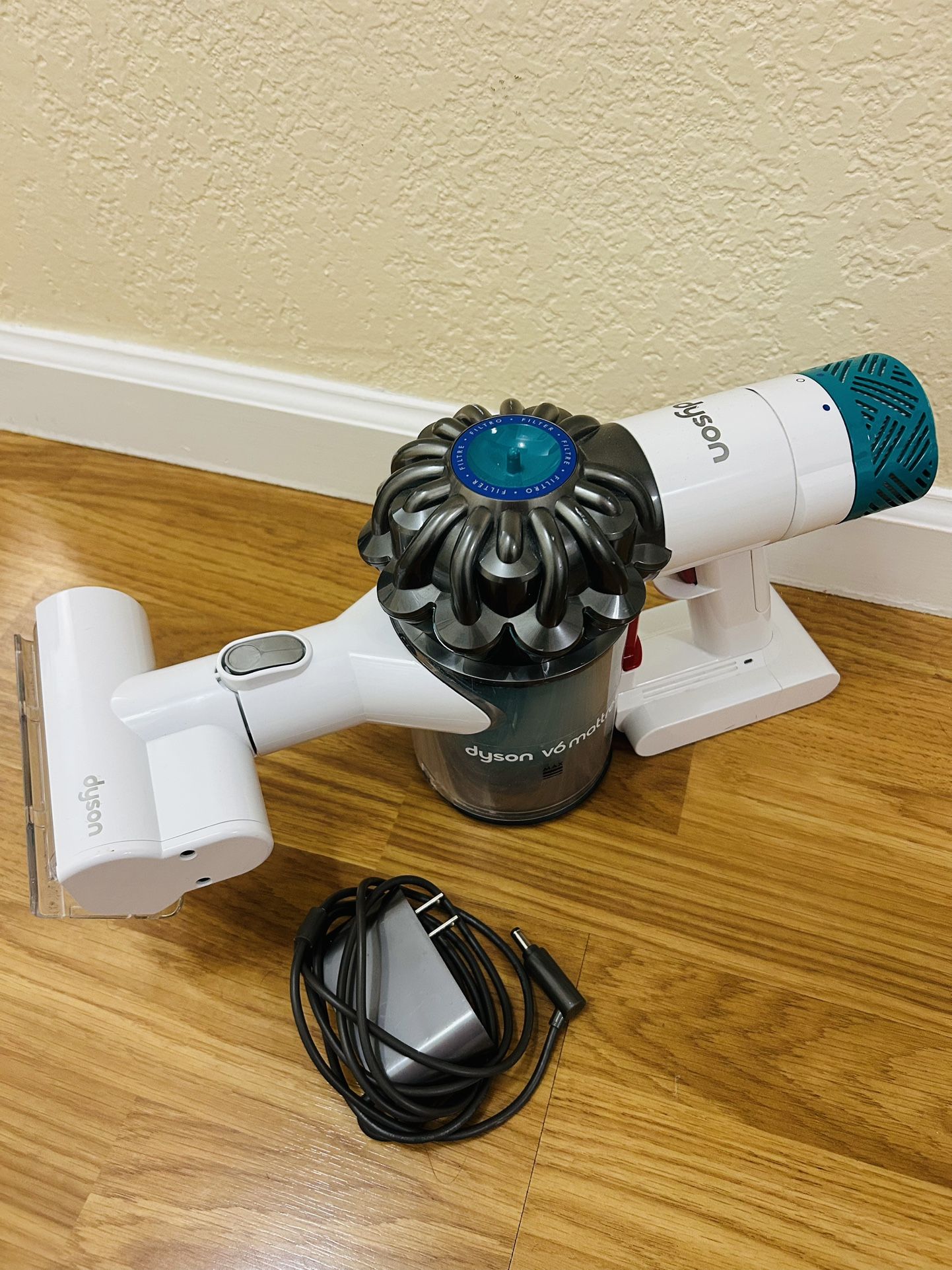 Dyson V6 Mattress Handheld Vacuum
