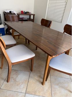 Dinning table/ six chairs