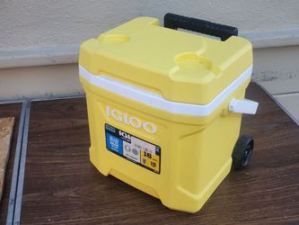 IGLOO Rolling portable cooler